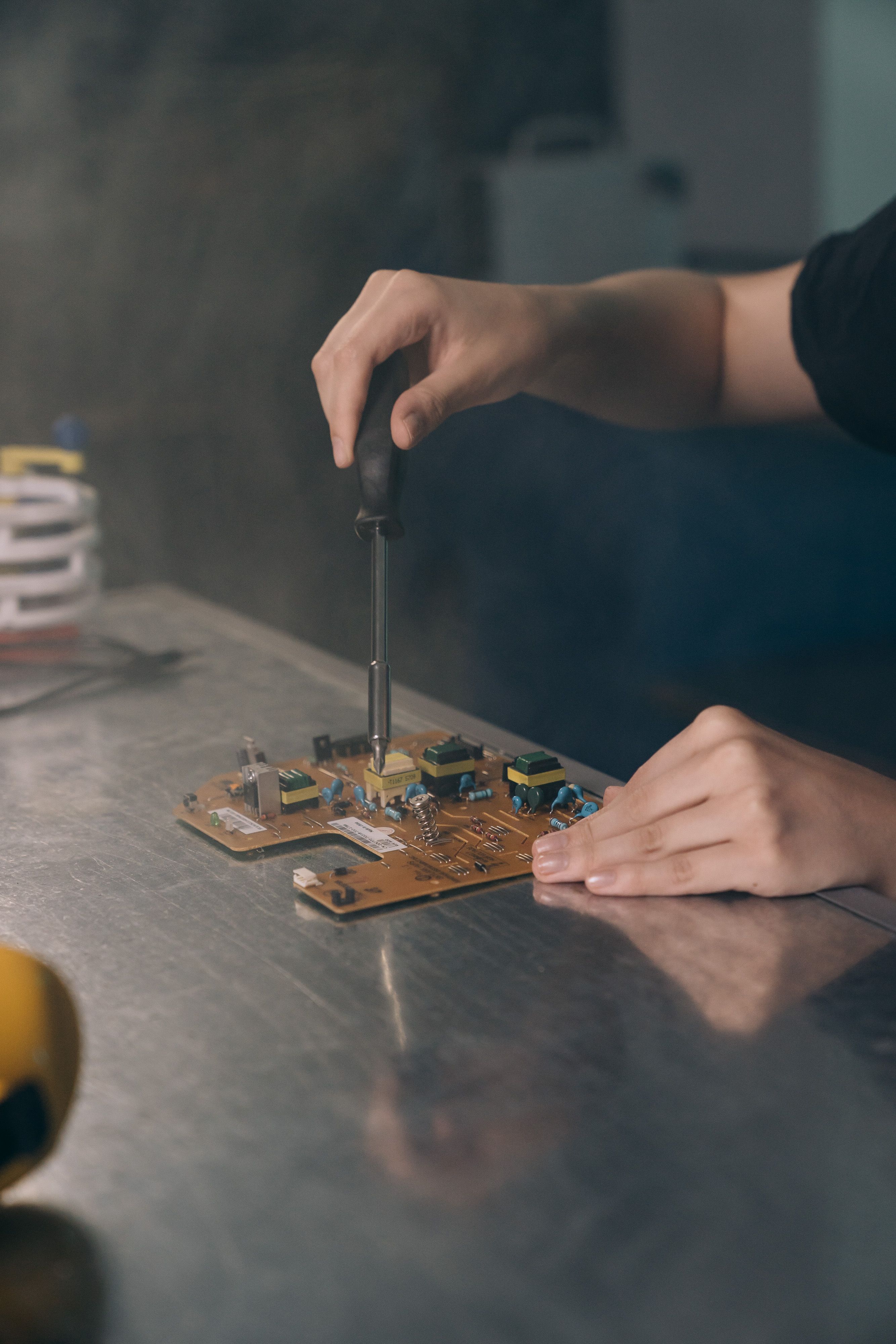 Electrician Marketing: How to Showcase Your Expertise Before Customers Call